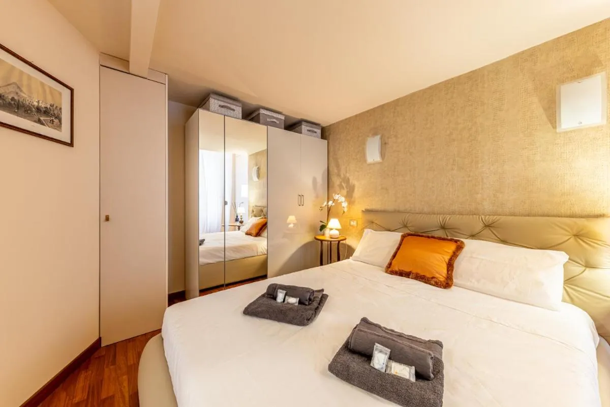 Image 5 of Luxury, Modern & Charming Apt Near Central Station