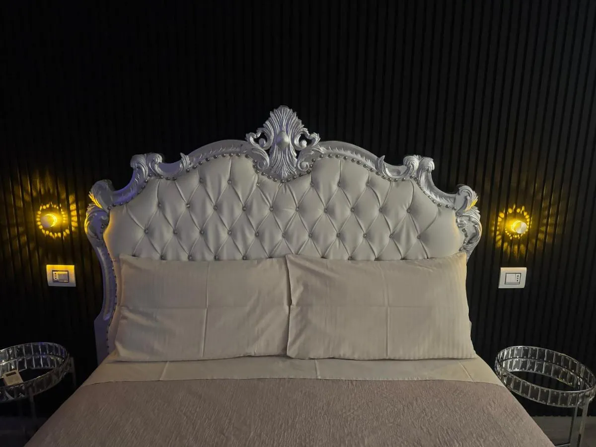 Image 1 of Luxury Room – 1