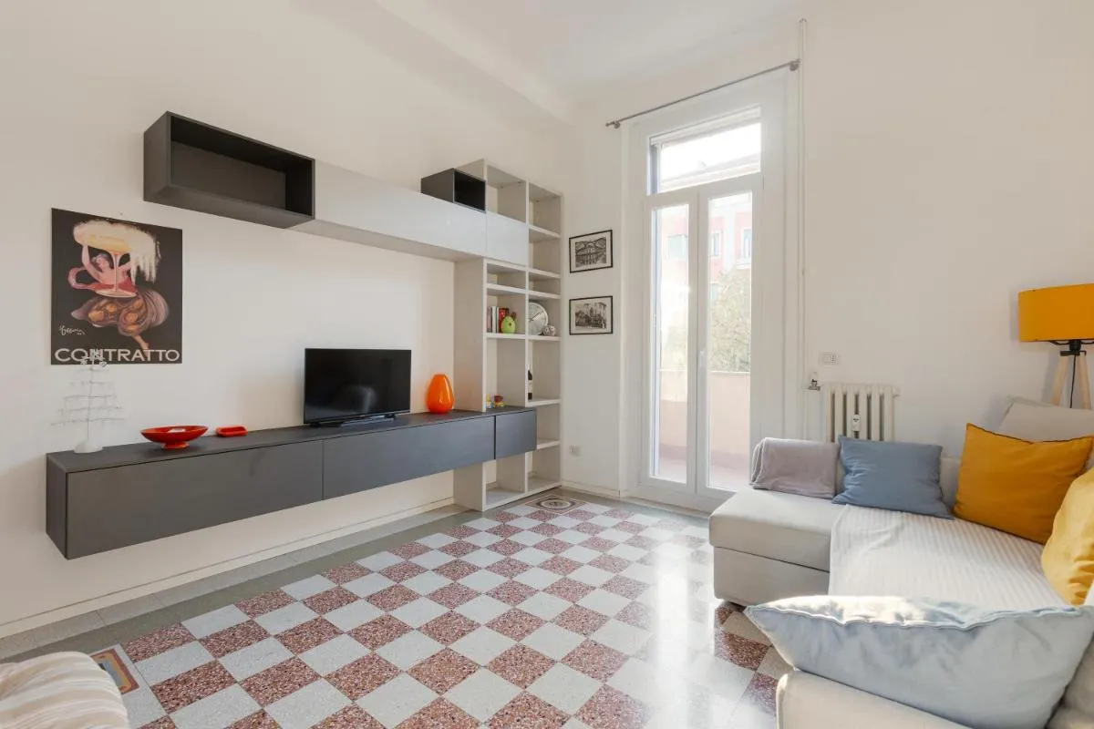 Image 4 of M4 Argonne Cosy Apartment