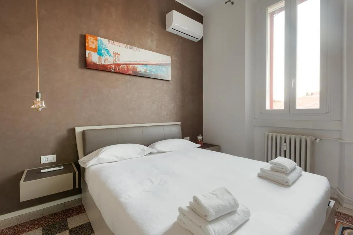 Image 6 of M4 Argonne Cosy Apartment