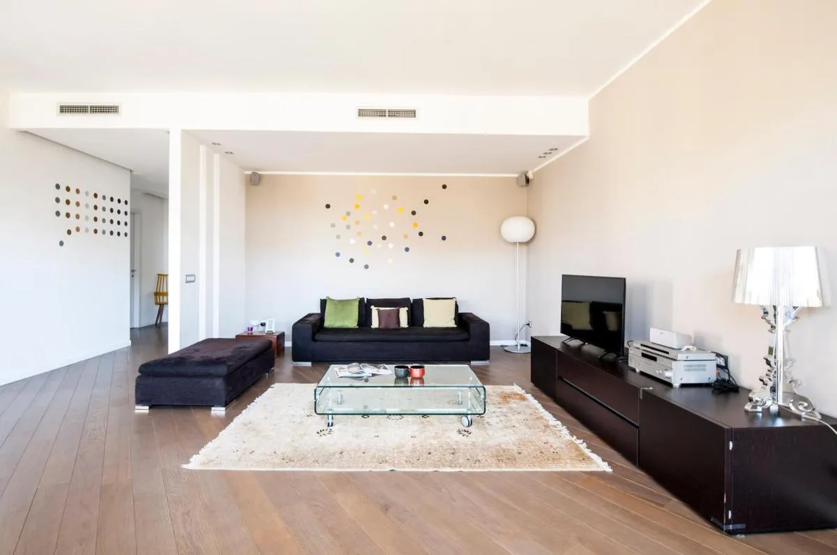 Image 4 of Milano Lush Contemporary Flat