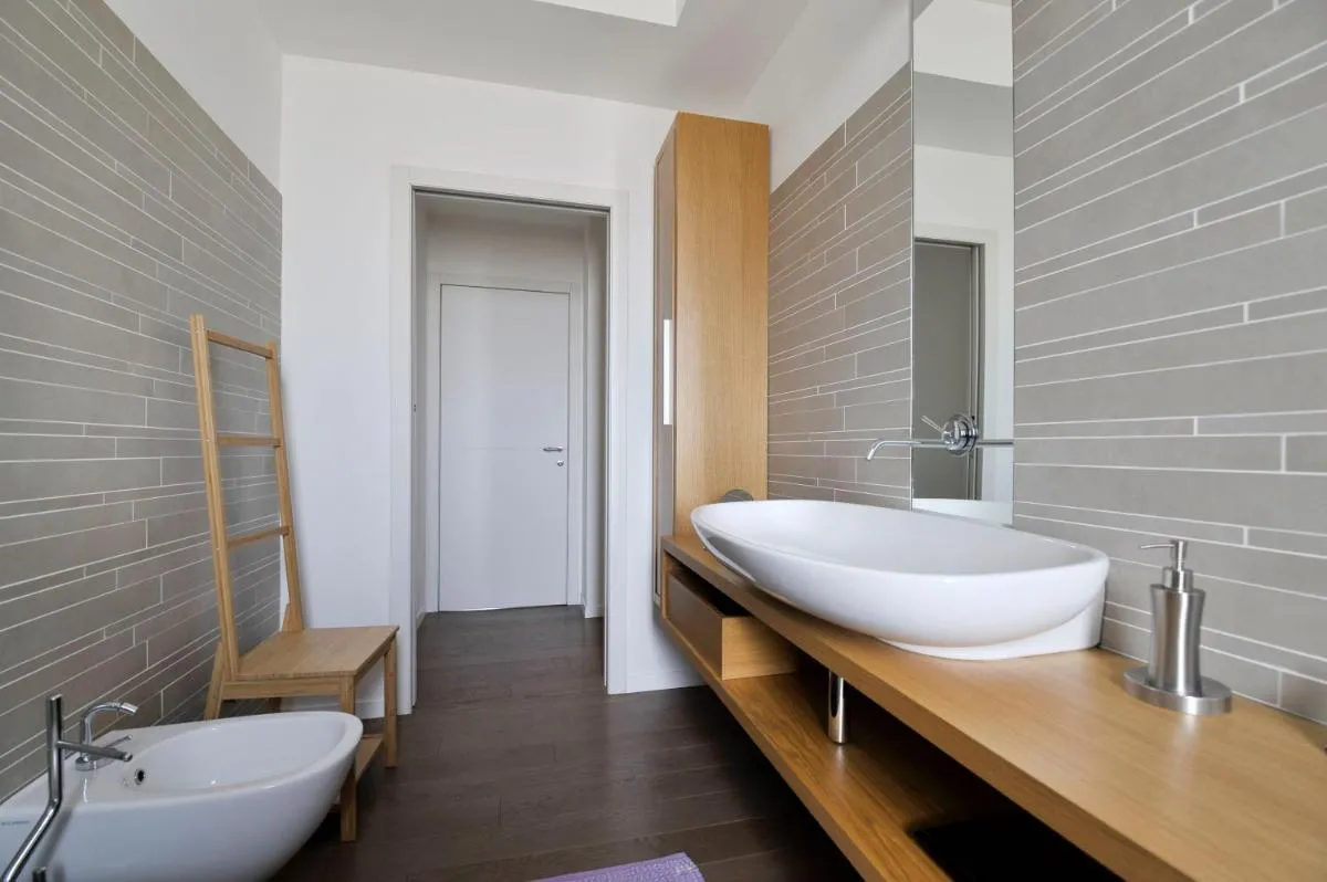 Image 2 of Milano Lush Contemporary Flat