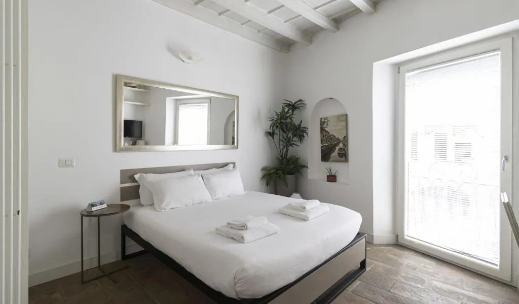 Image of Milano Navigli Canal View Studio Apt