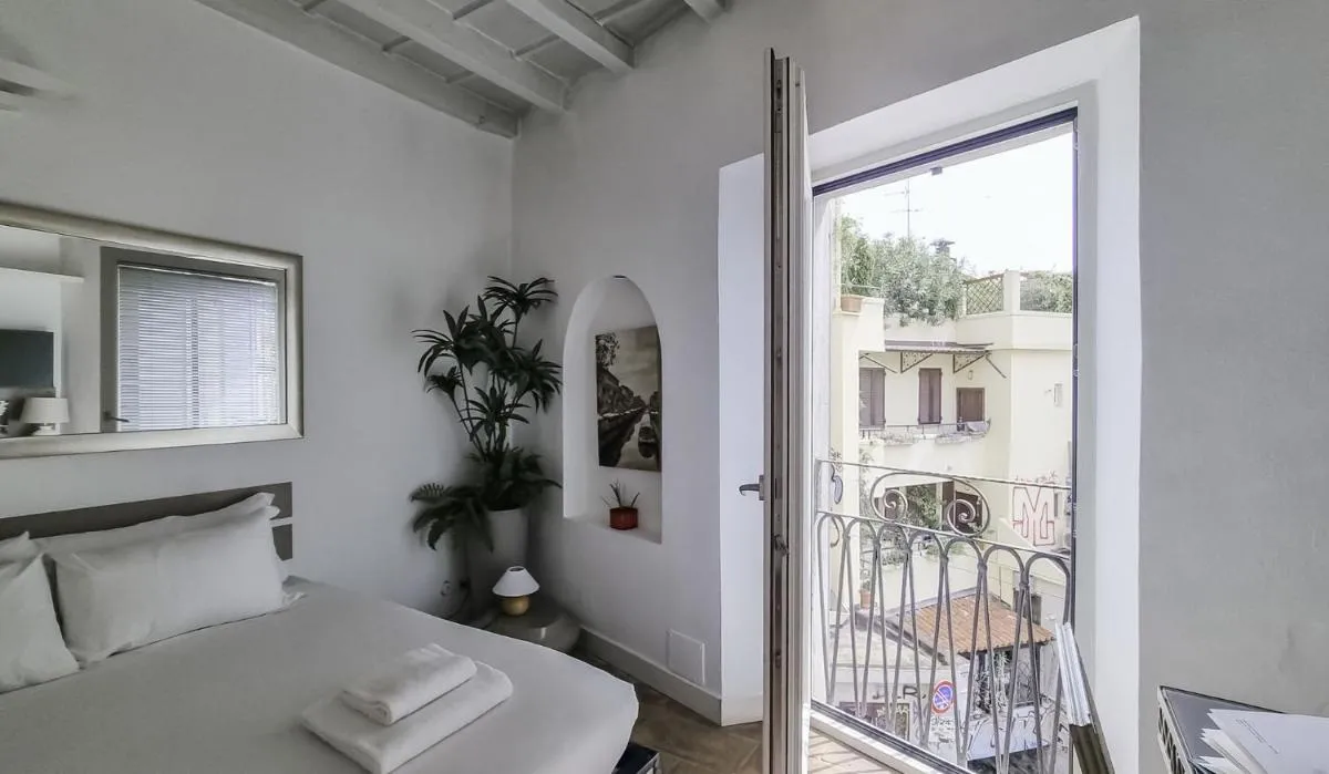 Image 2 of Milano Navigli Canal View Studio Apt