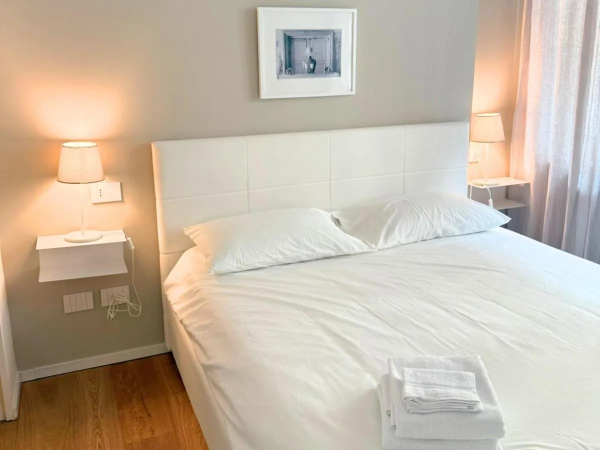 Image 5 of Modern City Centre Apartment near San Babila and Duomo