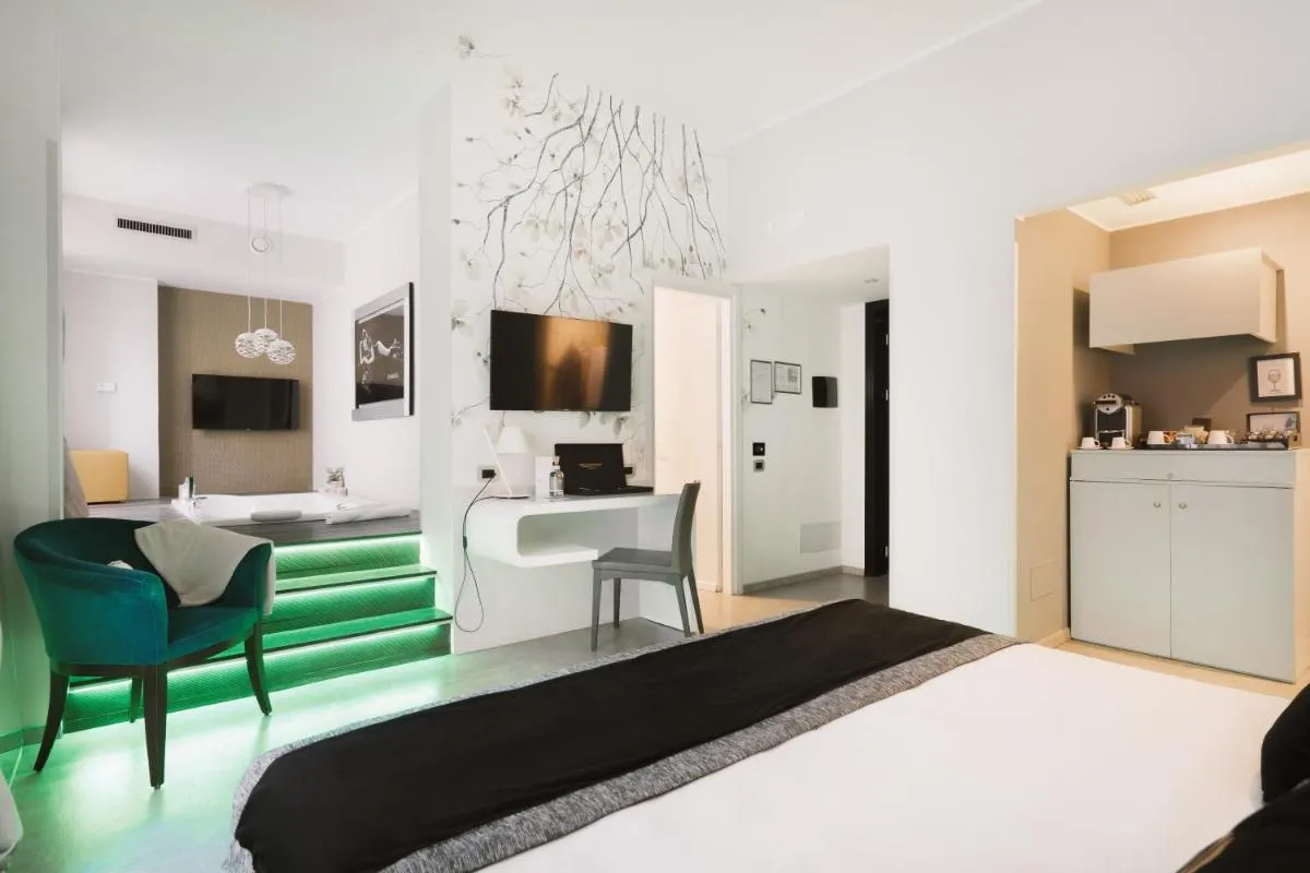 Image 2 of Montenapoleone Suites