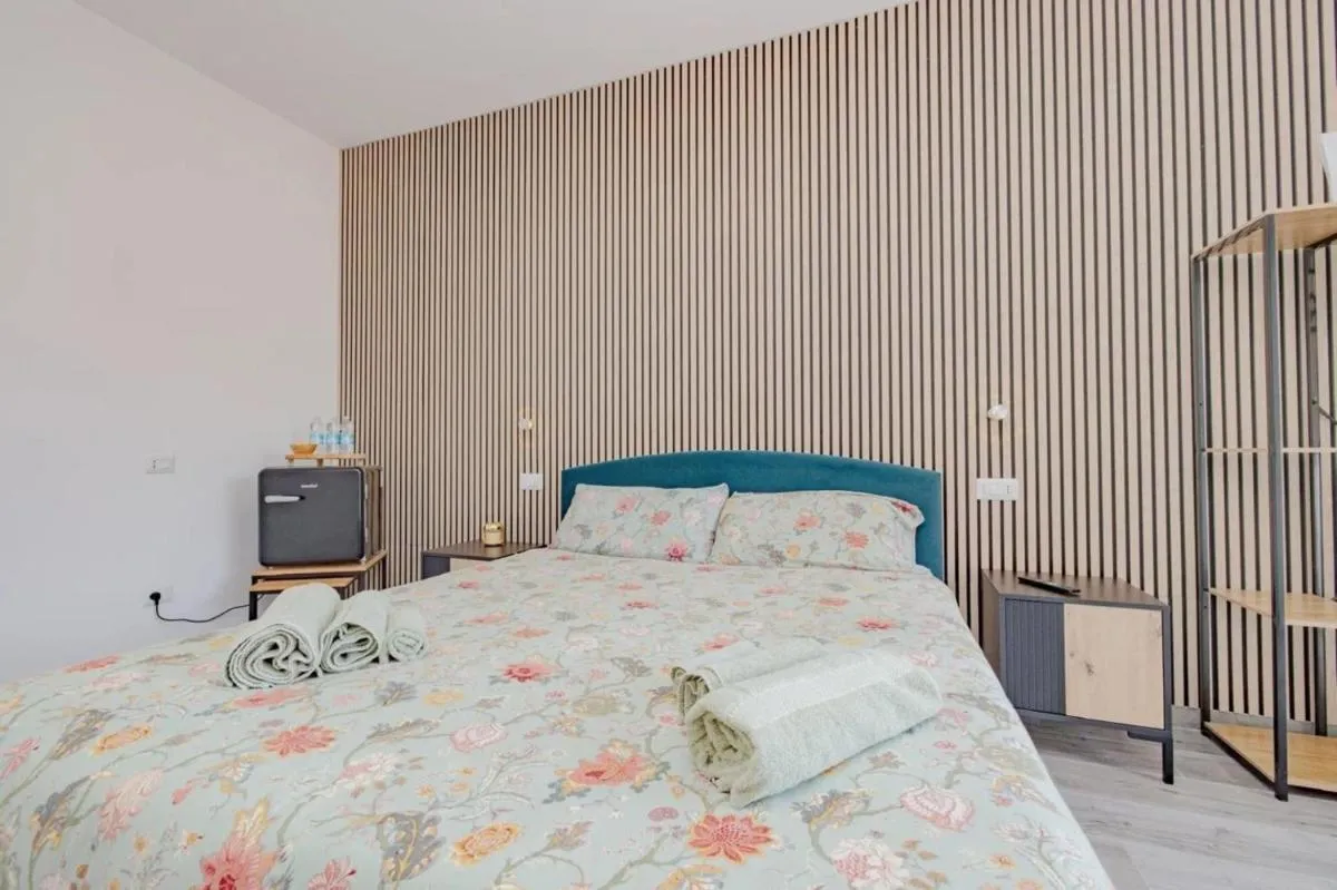 Image 2 of Ocean Room – 8