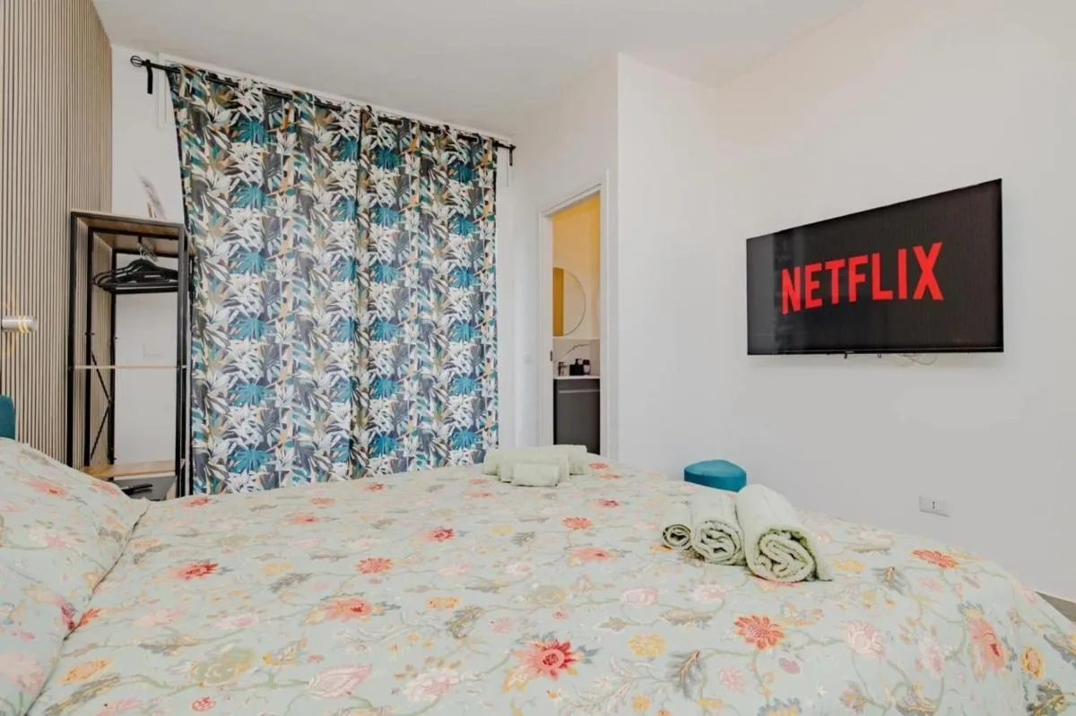Image 3 of Ocean Room – 8