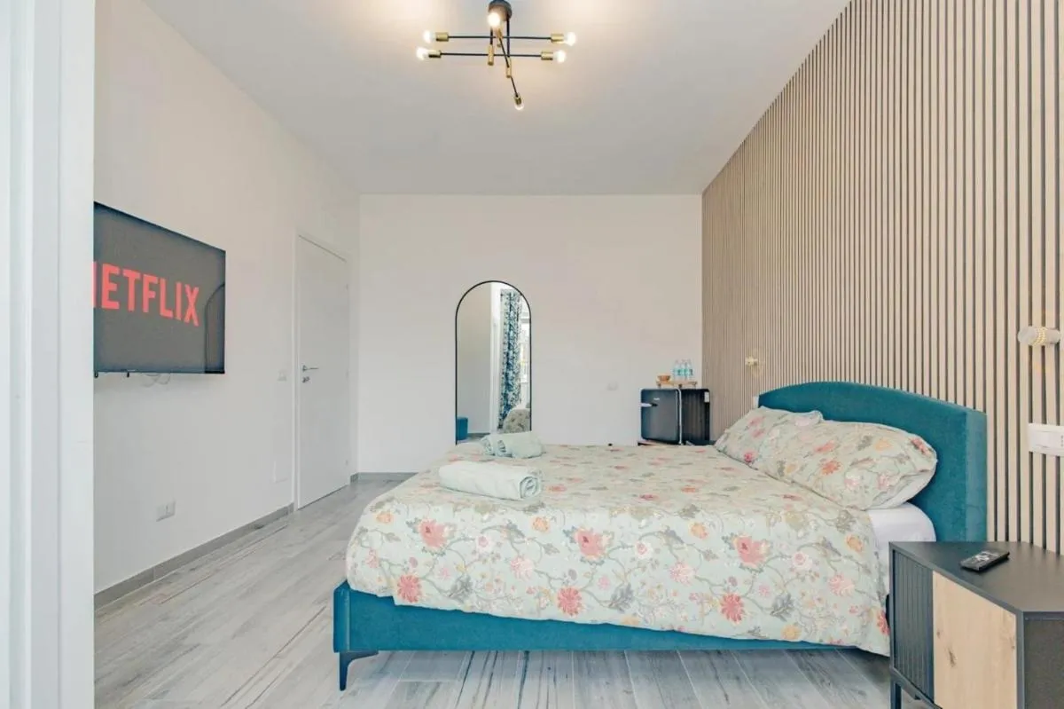 Image 4 of Ocean Room – 8