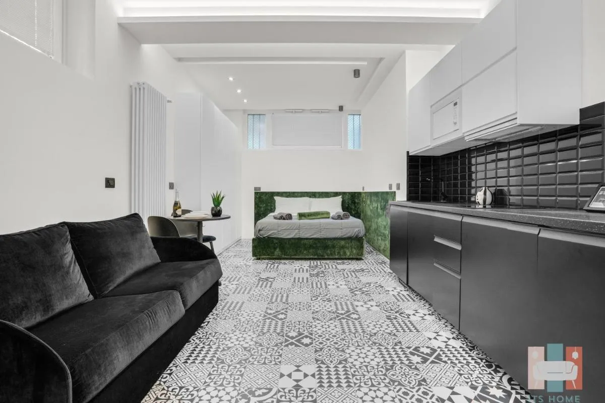 Image 5 of PAG60 -Crescenzago-Luxury Green House