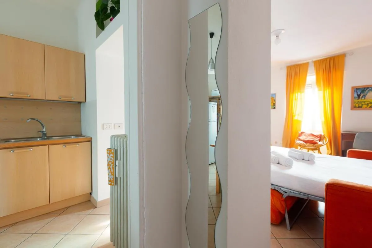 Image 2 of Porta Romana – Bright Studio 350m from M3