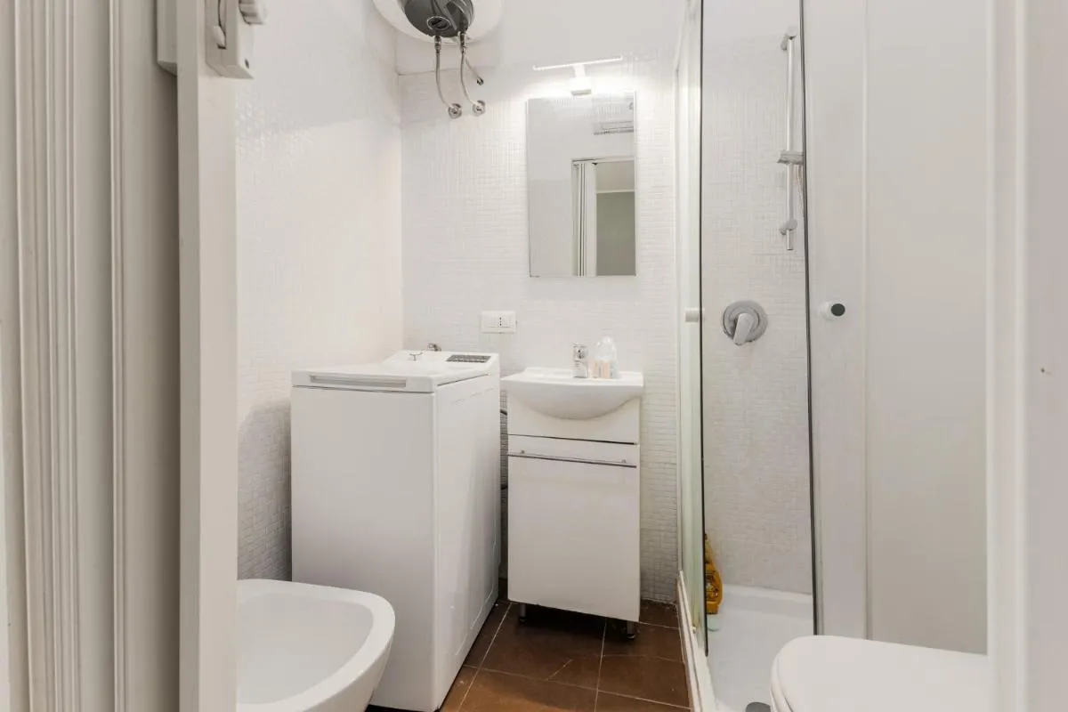 Image 2 of Porta Venezia – Grey studio – WiFi Netflix