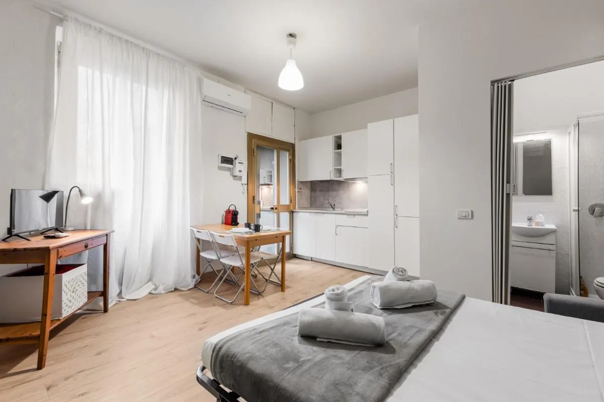 Image 3 of Porta Venezia – Grey studio – WiFi Netflix