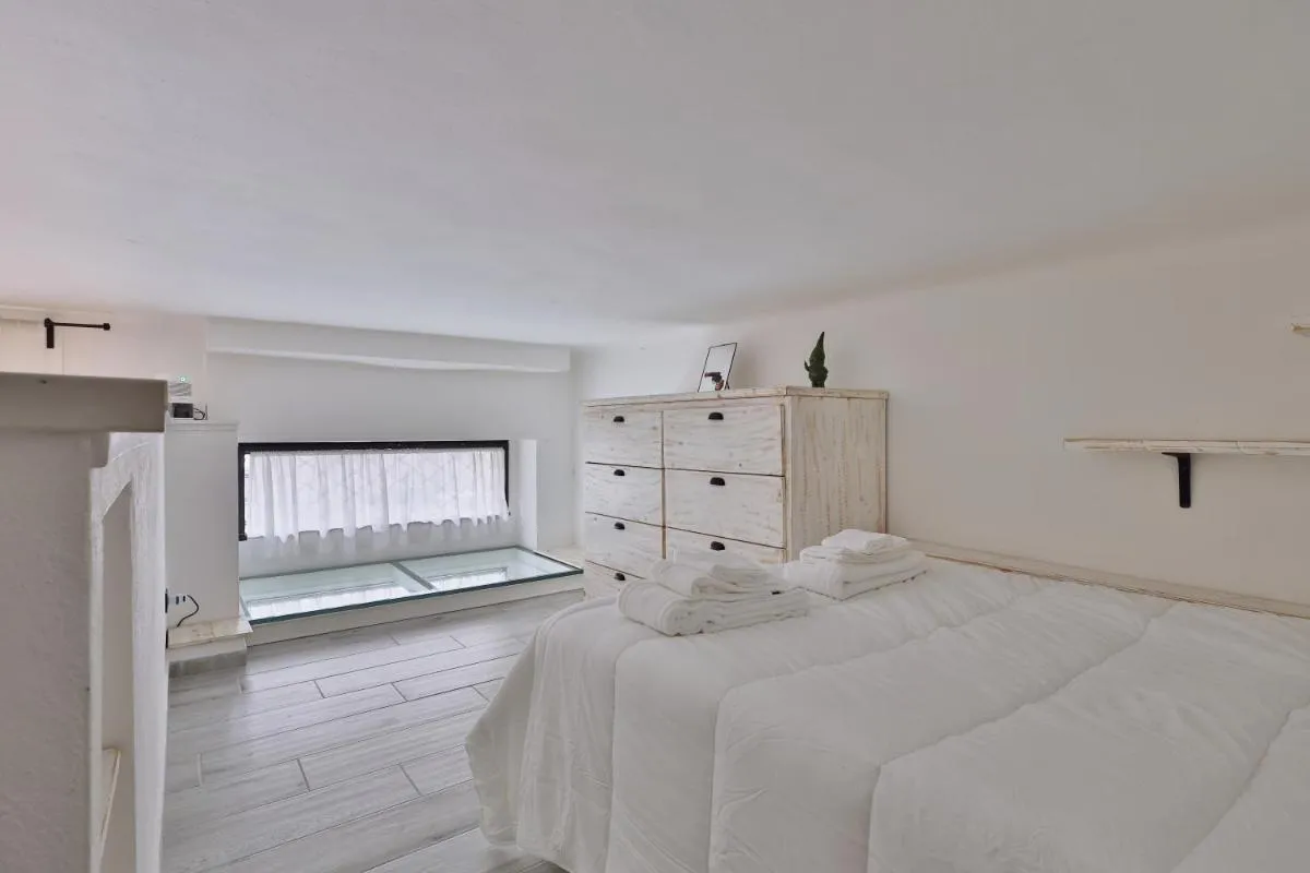 Image 1 of Quiet House Milano in Navigli Sleeps 4