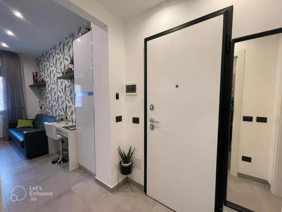 Image 2 of R39 Modern Apartment with Private Parking
