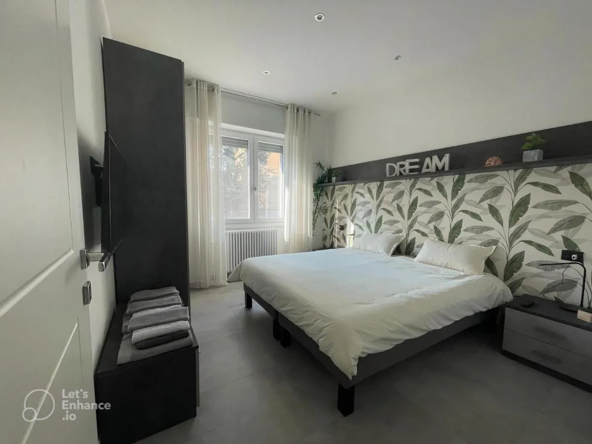 Image 1 of R39 Modern Apartment with Private Parking