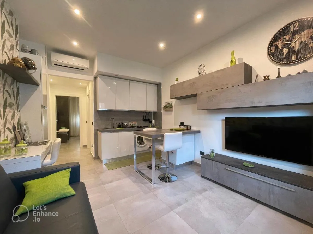 Image 3 of R39 Modern Apartment with Private Parking