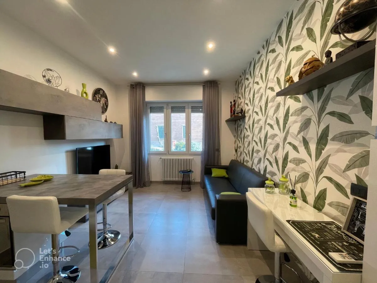 Image 4 of R39 Modern Apartment with Private Parking