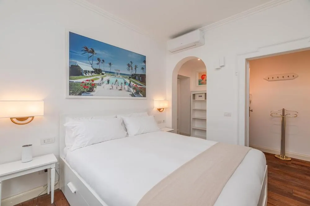 Image of Refined and Bright One-Bedroom near Metro M4 – Dateo