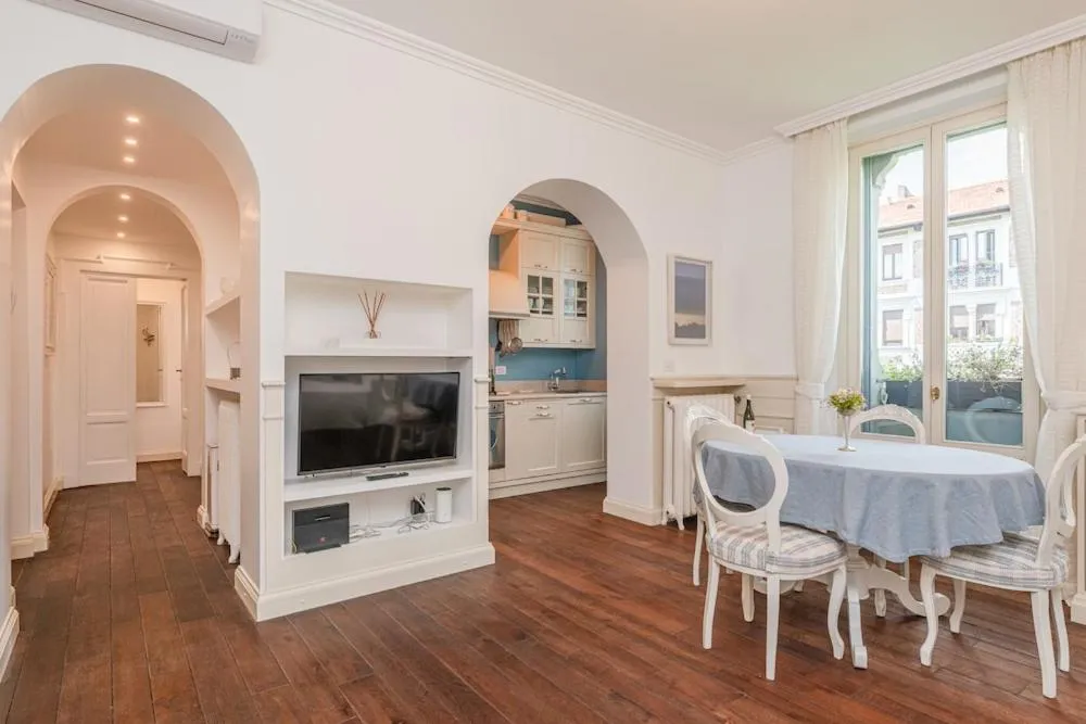 Image 2 of Refined and Bright One-Bedroom near Metro M4 – Dateo