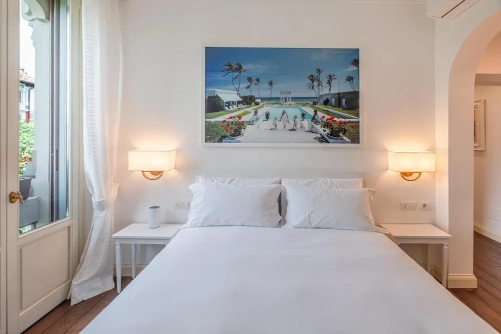 Image 5 of Refined and Bright One-Bedroom near Metro M4 – Dateo