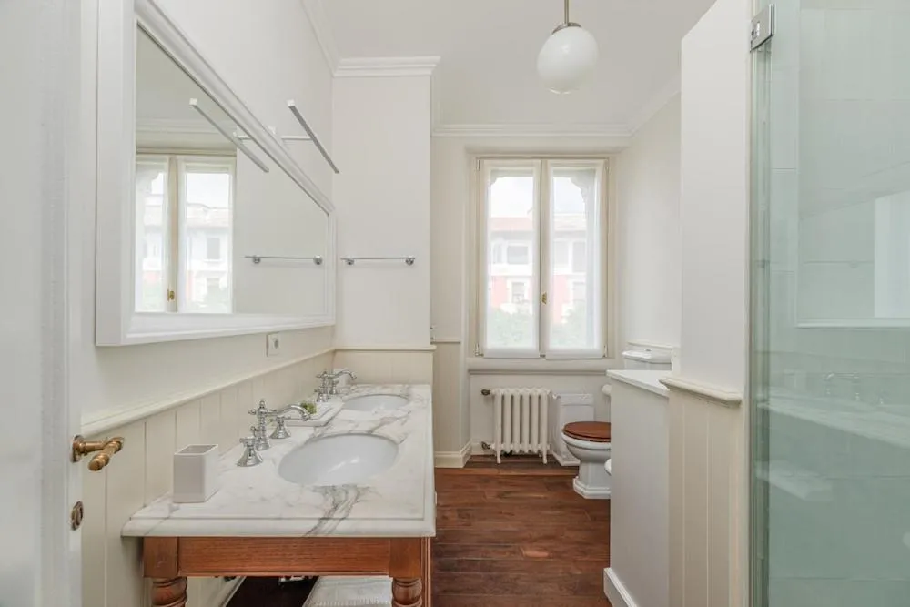 Image 3 of Refined and Bright One-Bedroom near Metro M4 – Dateo