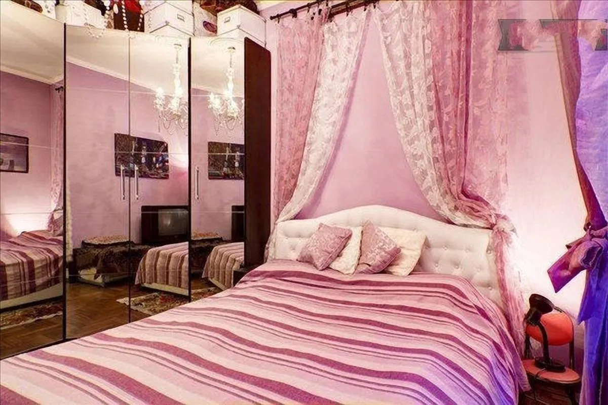 Image 6 of Romantic & Artistic Apartment