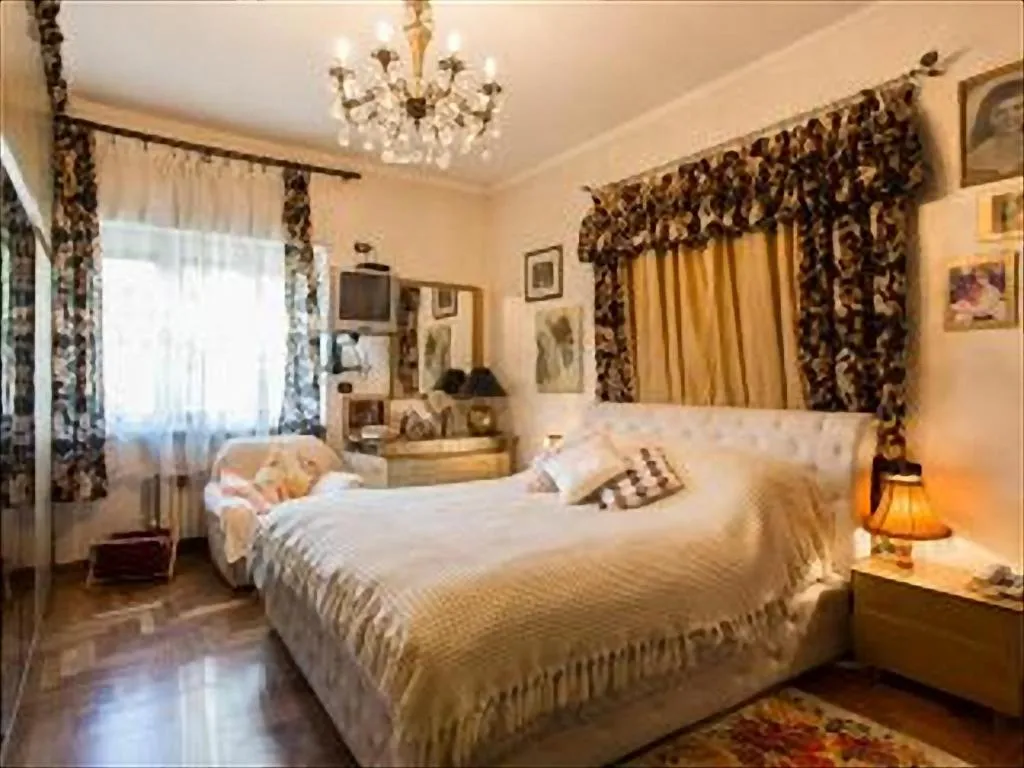 Image of Romantic & Artistic Apartment