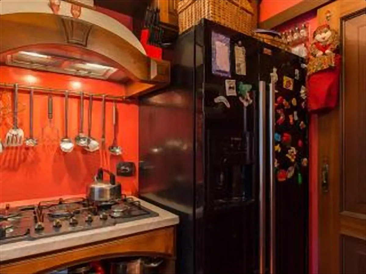 Image 3 of Romantic & Artistic Apartment