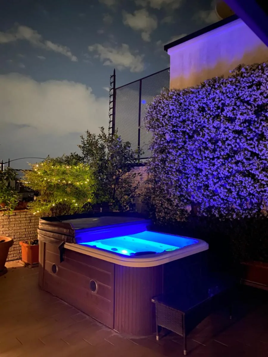 Image 2 of Rooftop Terrace – elegante attico con idromassaggio