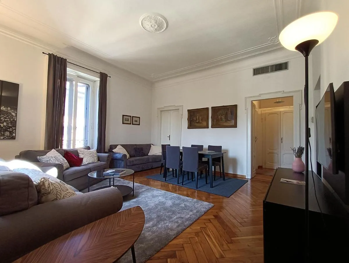 Image 4 of SAHI – Residenza Corso Italia tre camere, due bagni e un salone