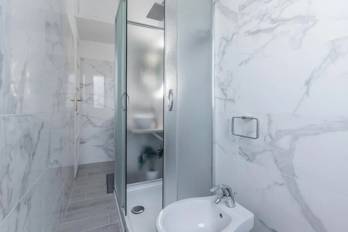 Image 5 of SEBINO18 – Design Apartment Suite