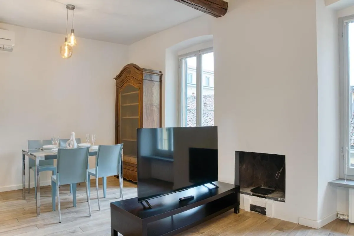 Image 4 of Sant’Ambrogio historic apartment – In front of Cattolica