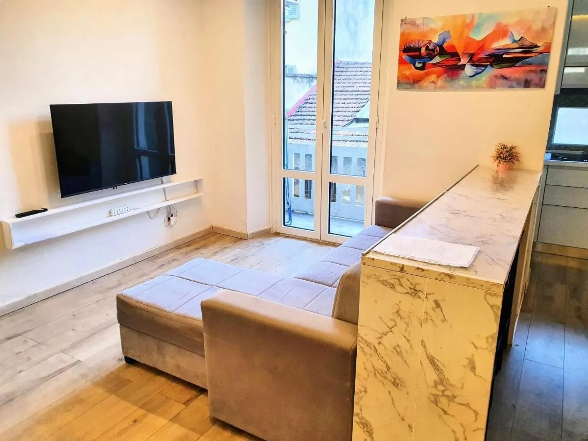 Image 2 of Spacious & Lovely – 4 Queen Bed