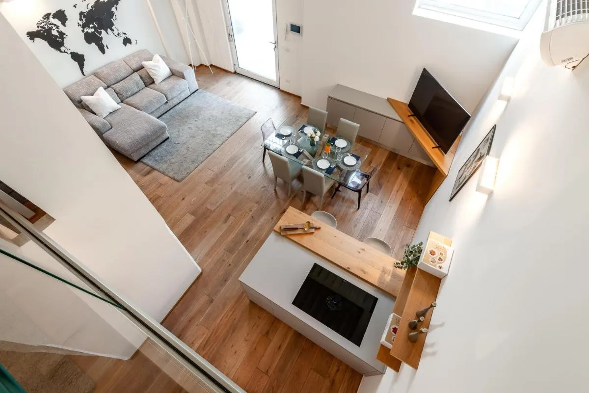 Image 4 of StayEasy Bernina – Design Loft, metro and free parking