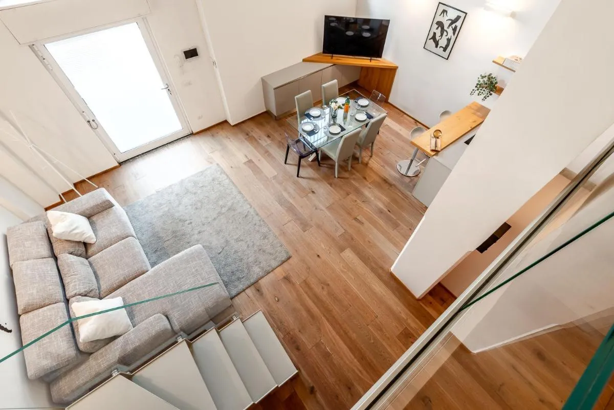 Image 3 of StayEasy Bernina – Design Loft, metro and free parking