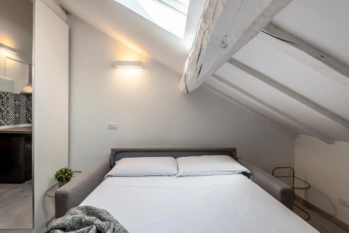 Image 5 of StayEasy Corso Como 9 – Attic studio apartment