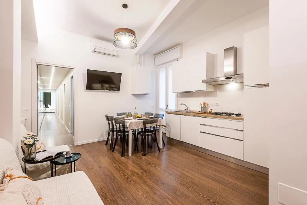 Image of StayEasy Petrella21 – 4 Bedrooms, 3 baths – Central Station
