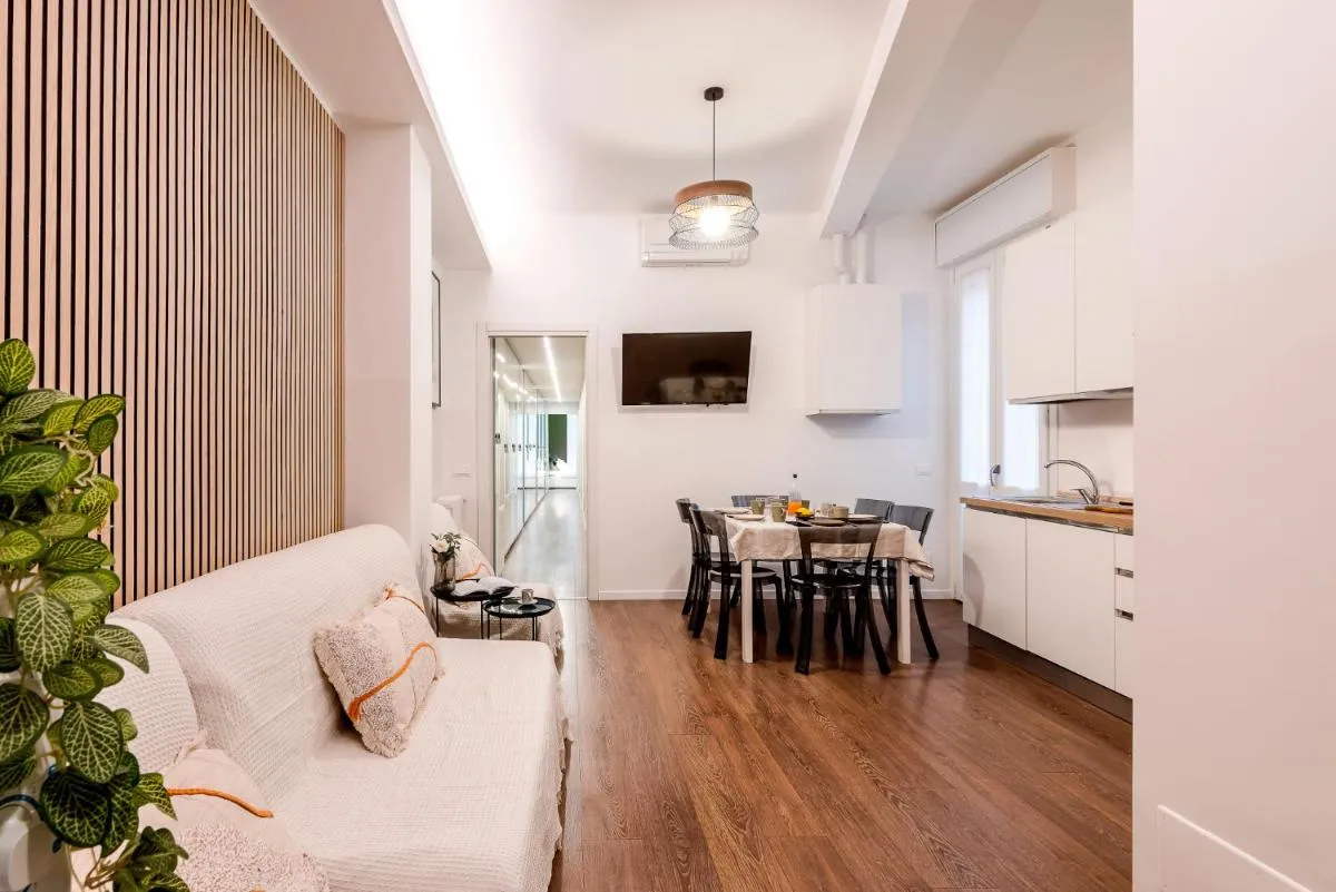 Image 3 of StayEasy Petrella21 – 4 Bedrooms, 3 baths – Central Station