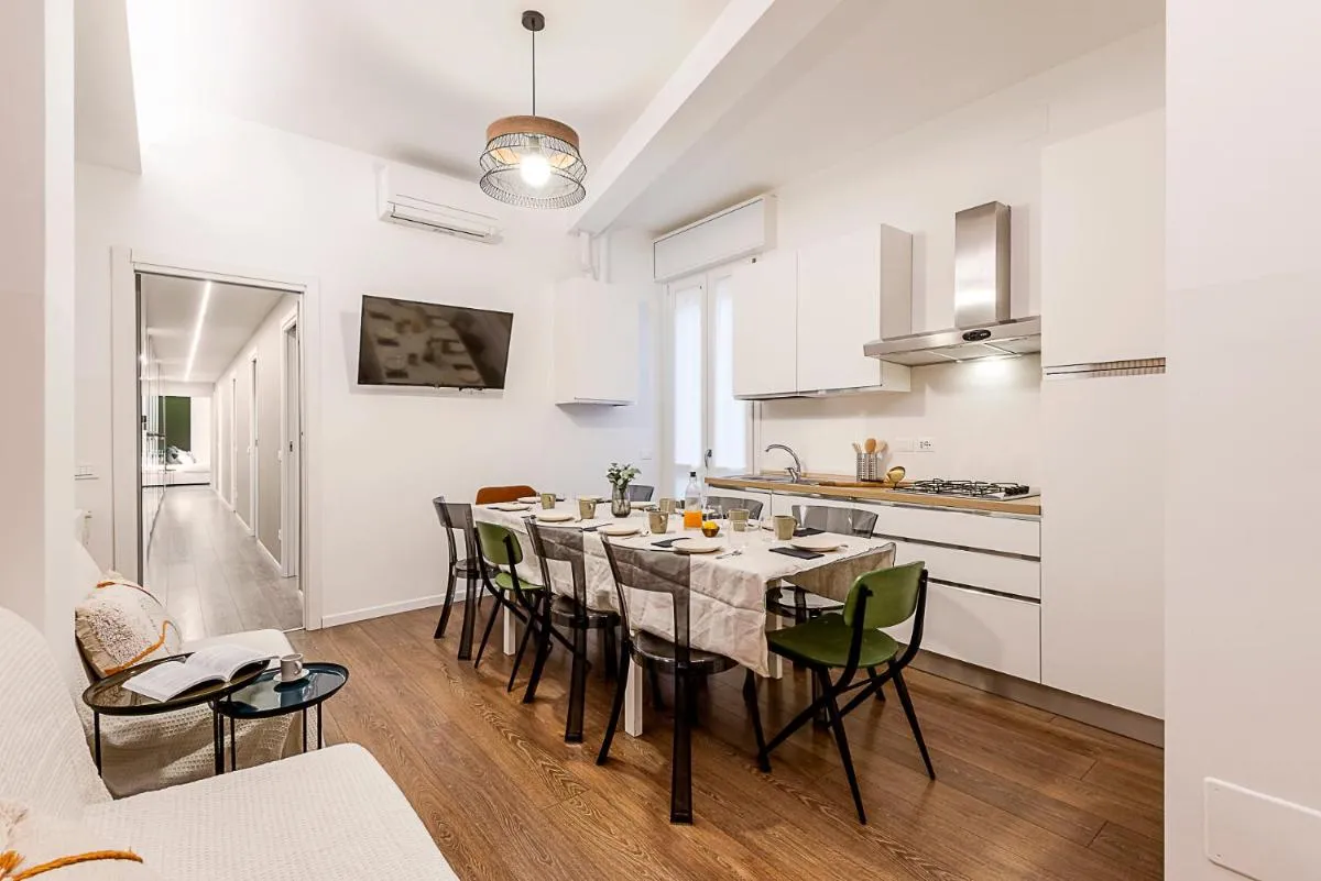 Image 1 of StayEasy Petrella21 – 4 Bedrooms, 3 baths – Central Station