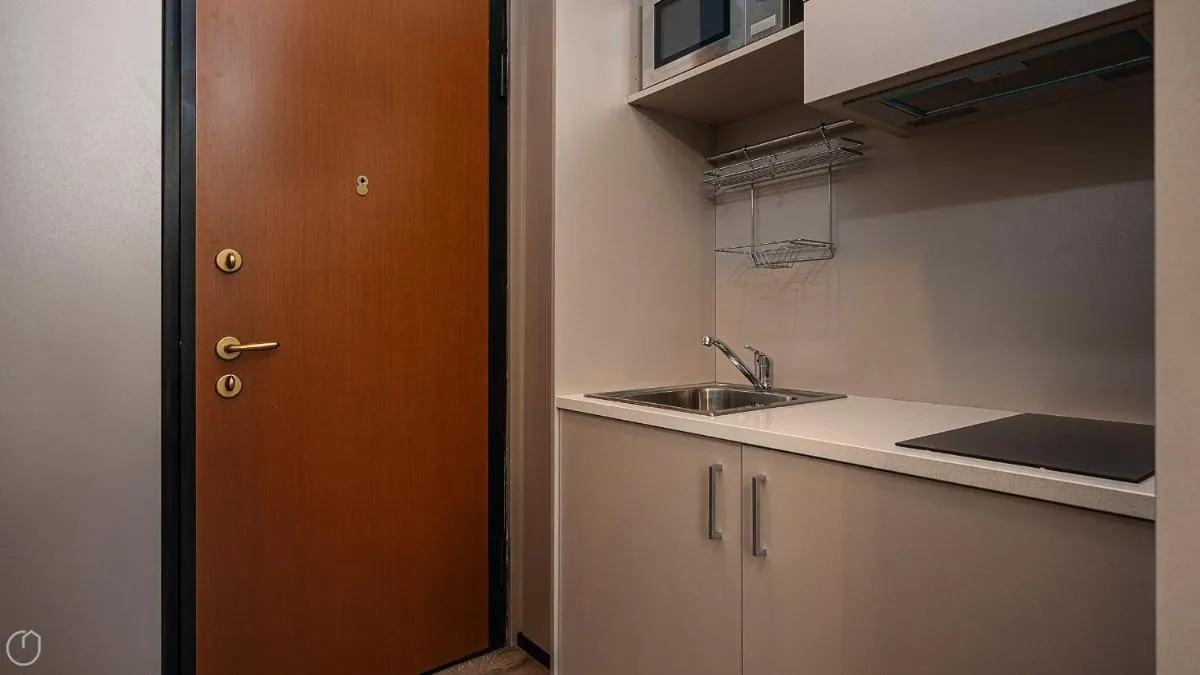 Image 3 of Strategic studio apartment -fully equipped, 5 minutes from Central Station, M2, M3, Airport Shuttle