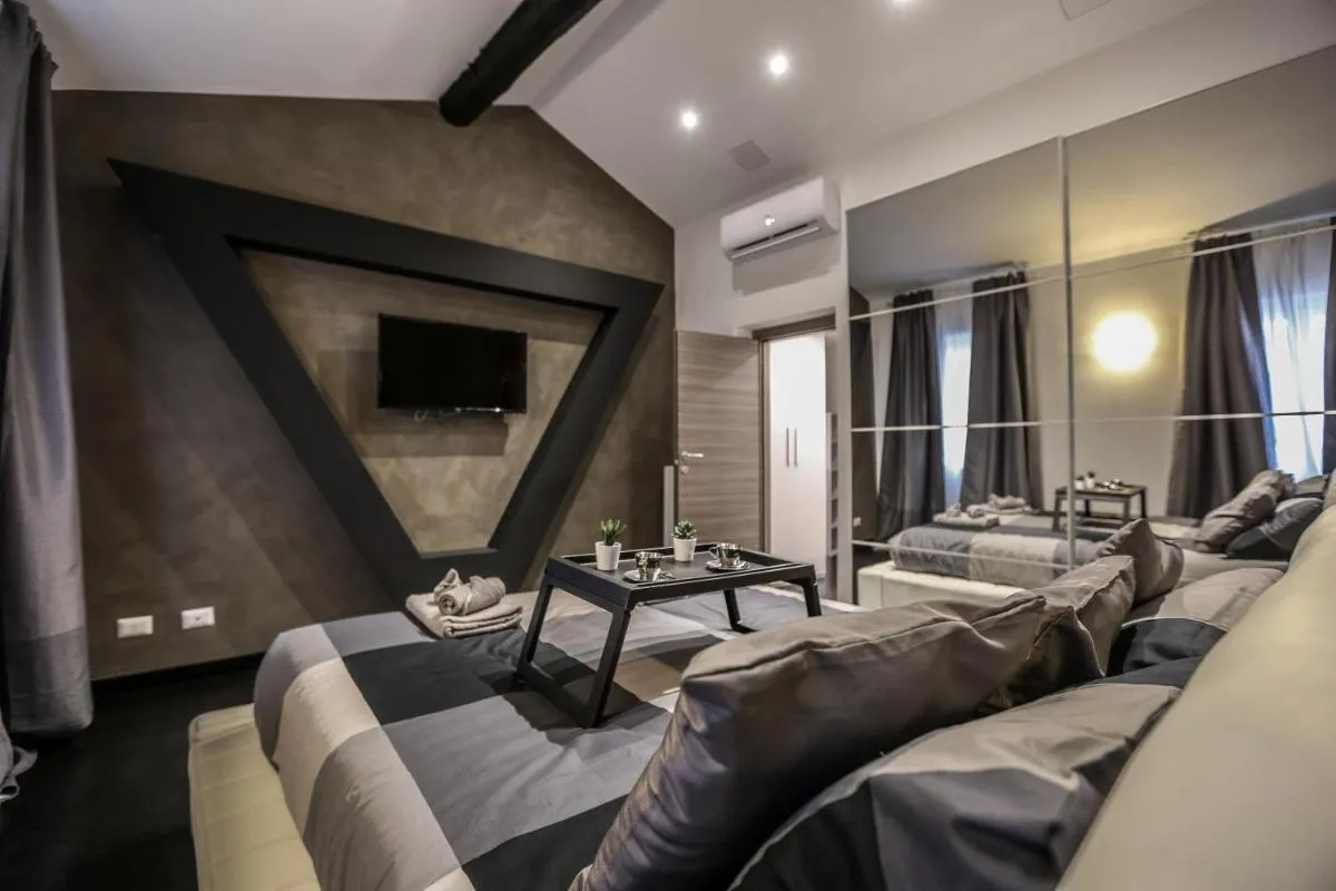 Image 4 of Stylish Apartment Near Duomo