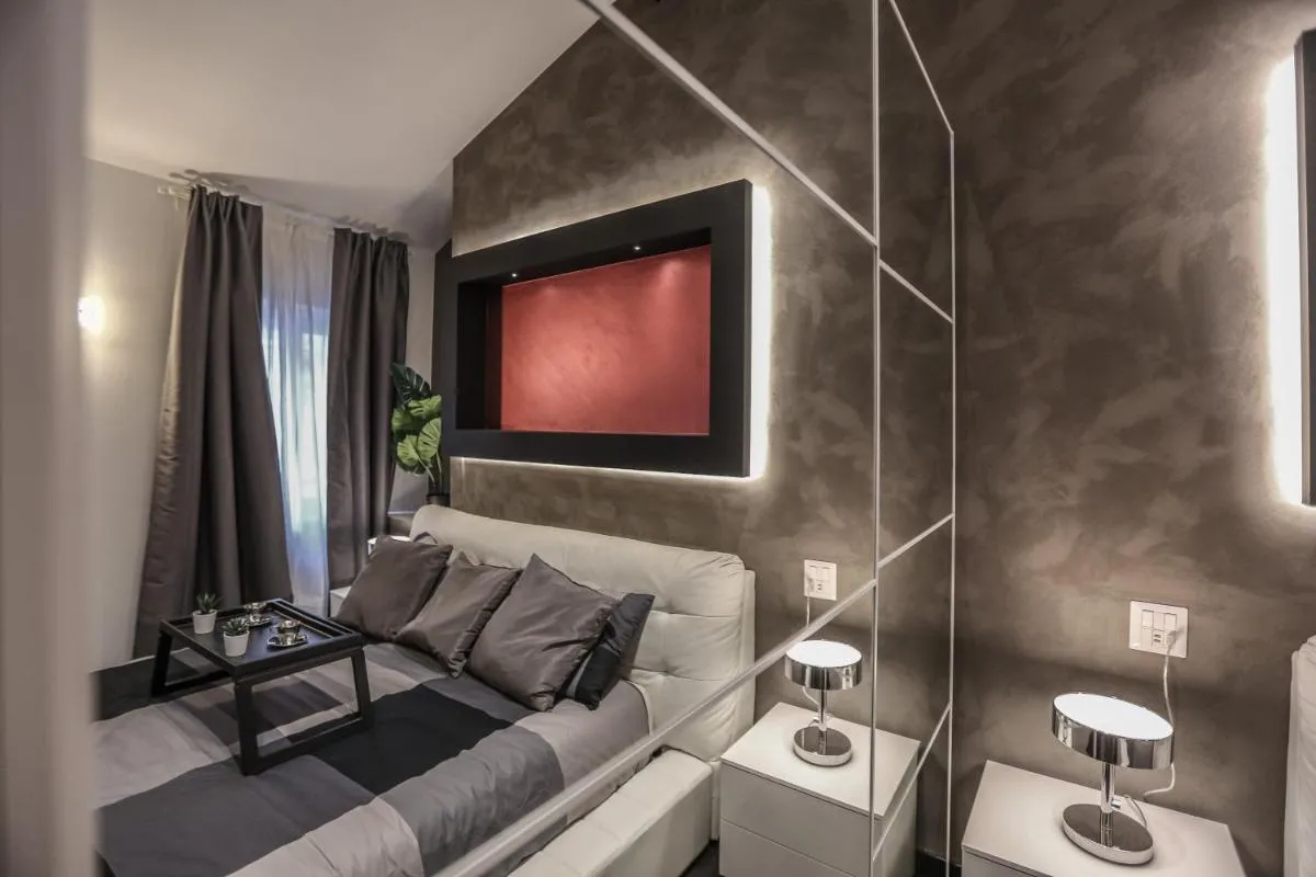 Image 2 of Stylish Apartment Near Duomo