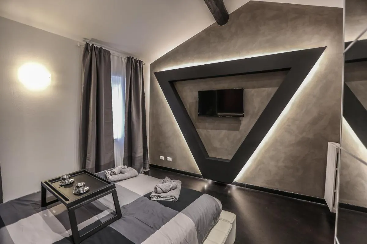 Image 6 of Stylish Apartment Near Duomo