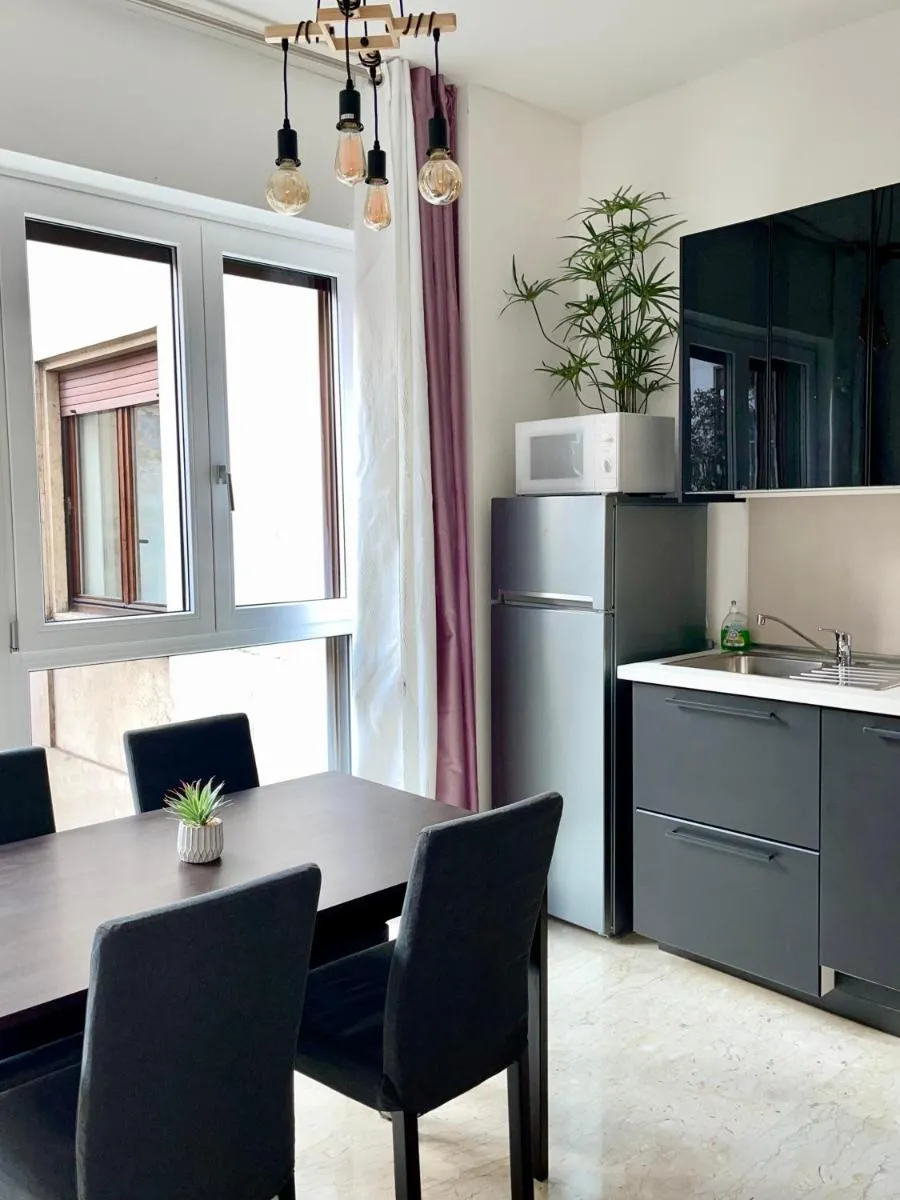 Image 3 of THE WHITE HOUSE, Modern apartment in Center