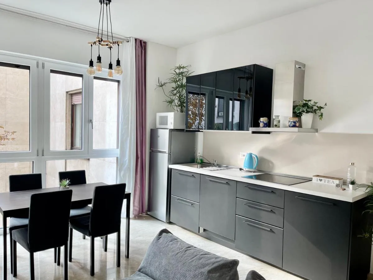 Image 6 of THE WHITE HOUSE, Modern apartment in Center