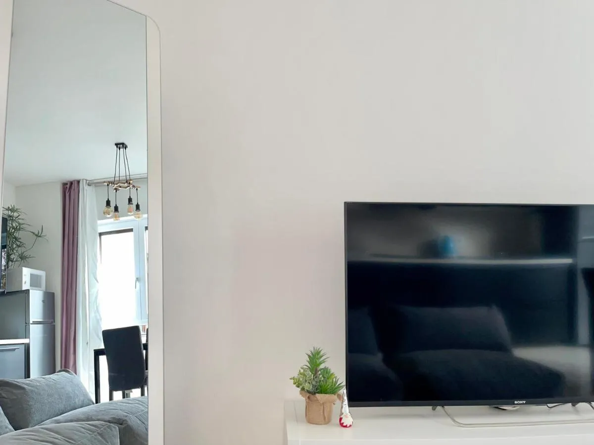 Image 2 of THE WHITE HOUSE, Modern apartment in Center