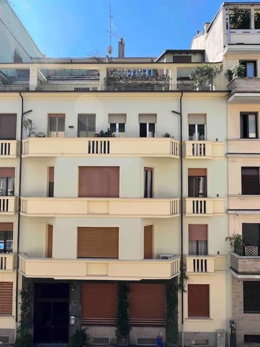 Image 5 of Tarra place