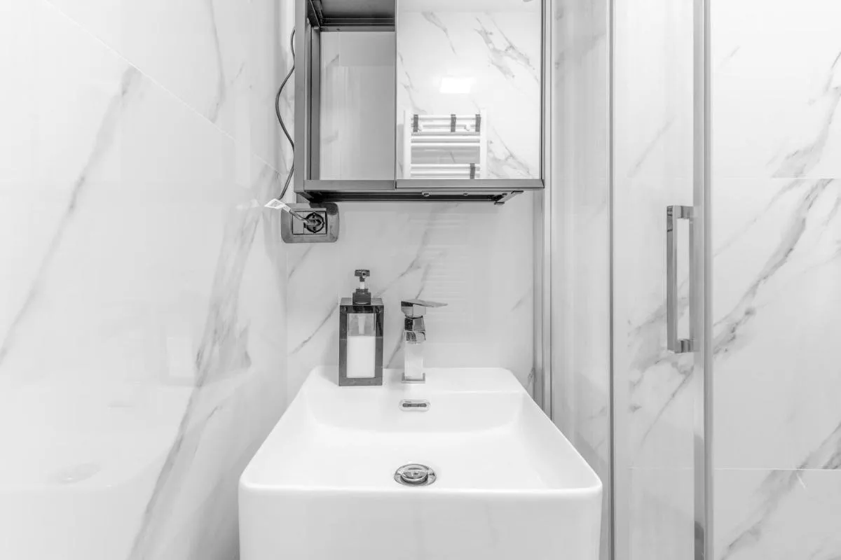 Image 6 of The RRoom
