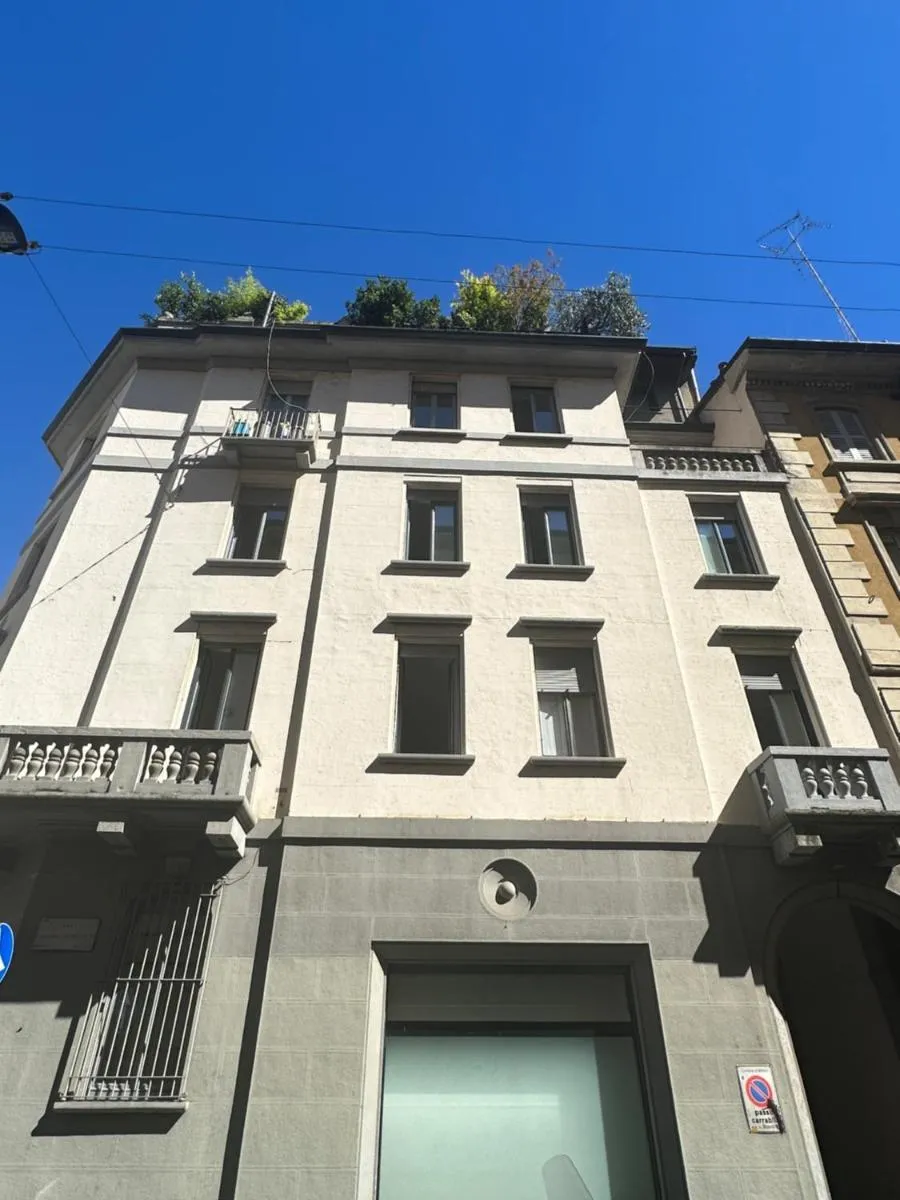 Image 4 of The White House in Milan